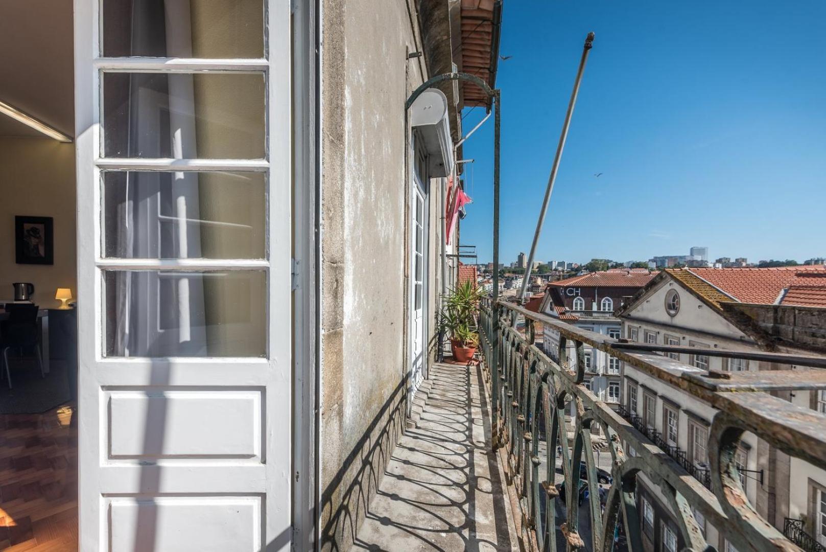 Guestready - Minimalistic Studio Downtown Porto Luaran gambar