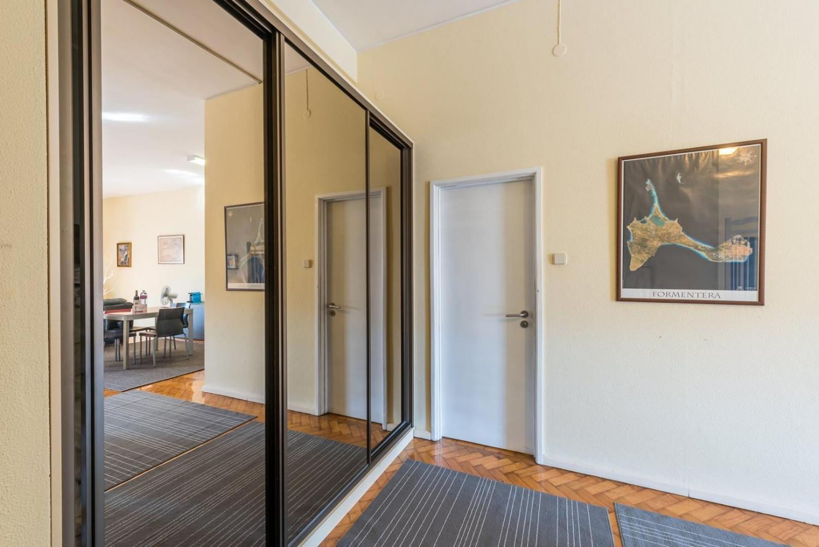 Guestready - Minimalistic Studio Downtown Porto Luaran gambar