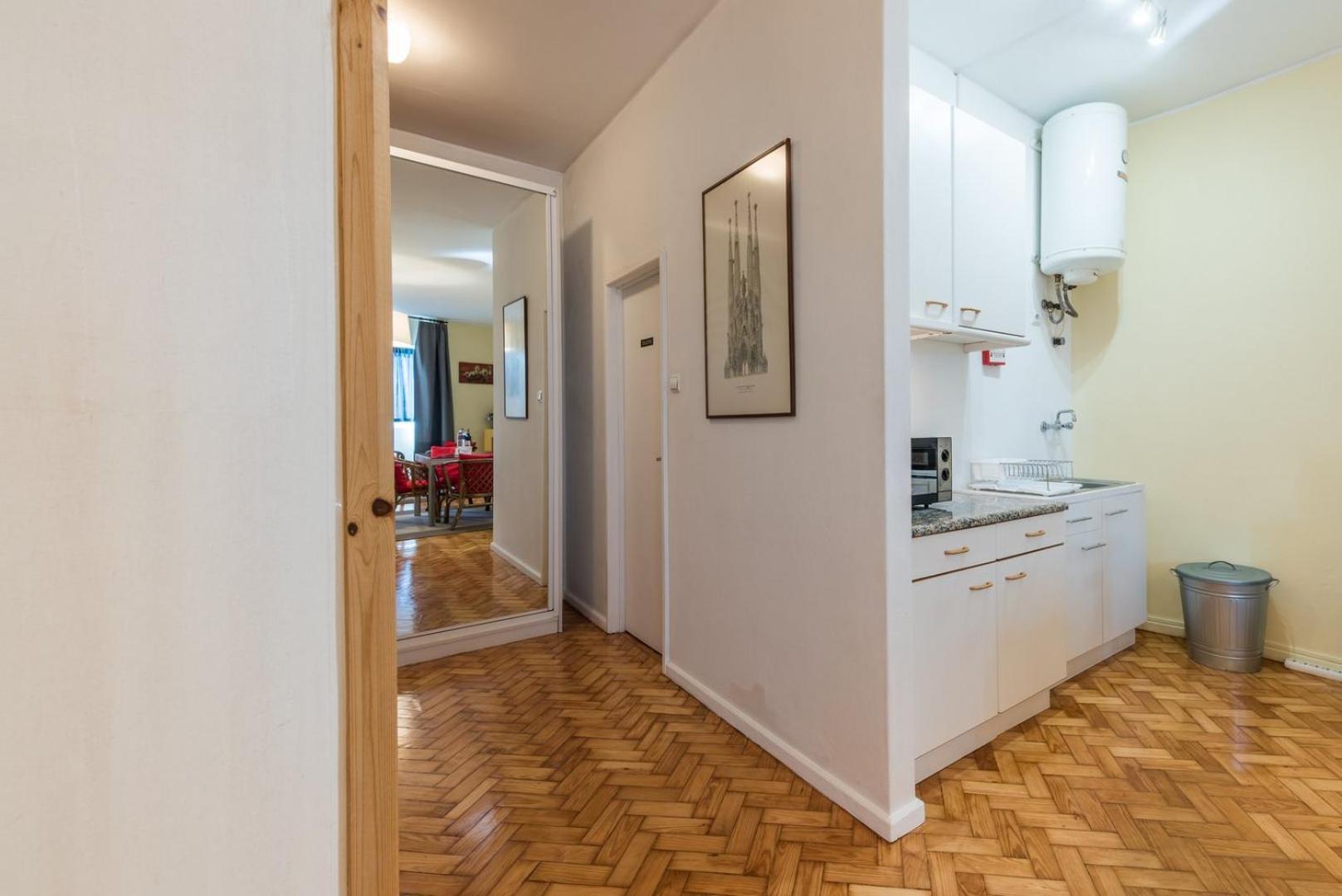 Guestready - Minimalistic Studio Downtown Porto Luaran gambar