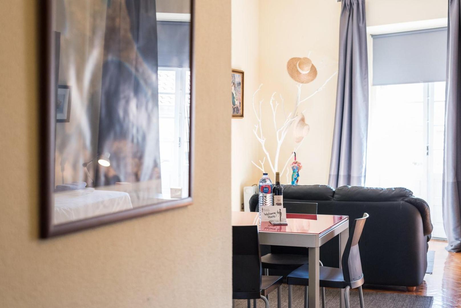 Guestready - Minimalistic Studio Downtown Porto Luaran gambar